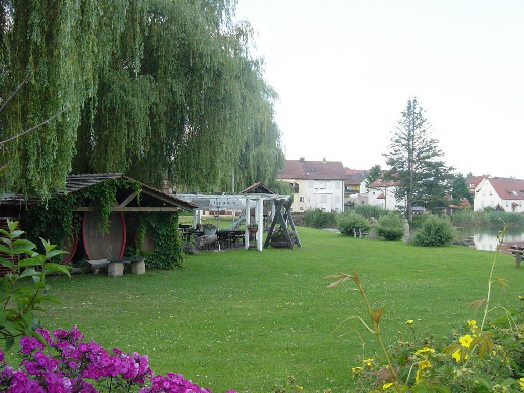 Landgasthof Windfelder Am See Hotel Stegaurach Esterno foto